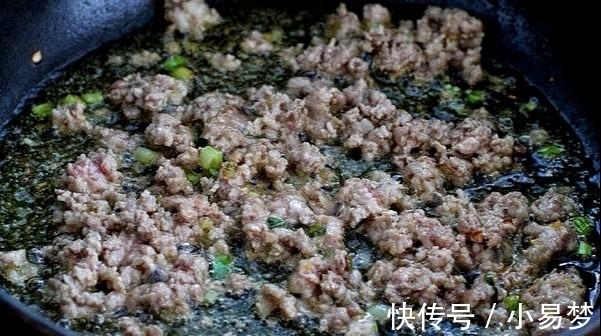 香菇|酱拌面不会调酱?3种食材炒一炒,放上2丝更清香