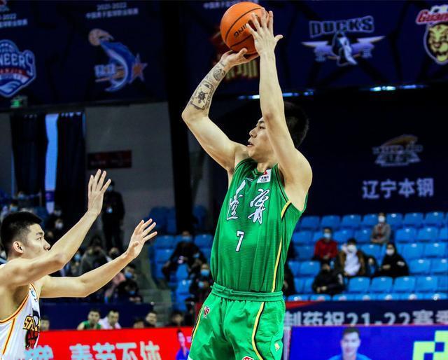 杨鸣|贺希宁24分难救主,辽篮险胜深圳,郭艾伦全场最高分也留遗憾