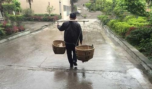 货郎|男子250元淘来宝物,转手50万卖给收藏家,收藏家这个值1000万