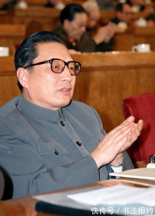 柳楷!他题写的“华严殿”真别致,启功体为骨,柳楷韵致,个性鲜明