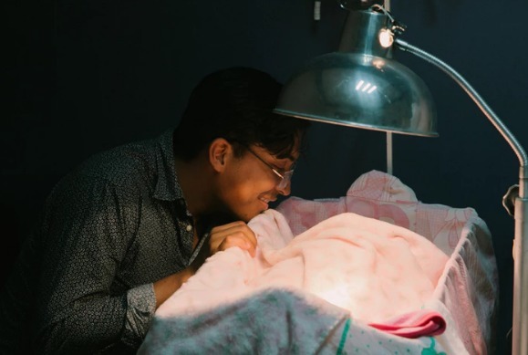 妈妈们|新生儿和妈妈一起睡好,还是自己睡婴儿床更好新手爸妈要看看