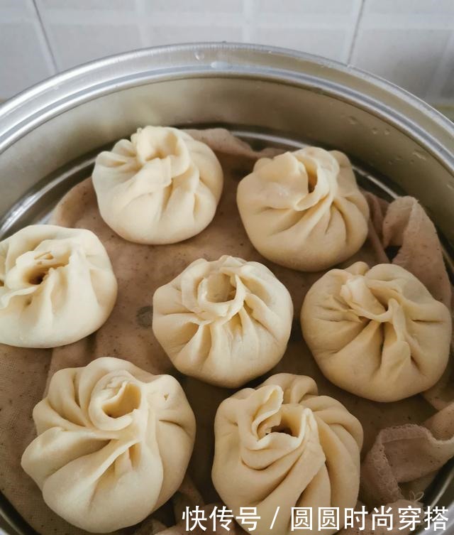 萝卜馅包子好吃有诀窍,调馅发面这样做,素馅包子也很香!