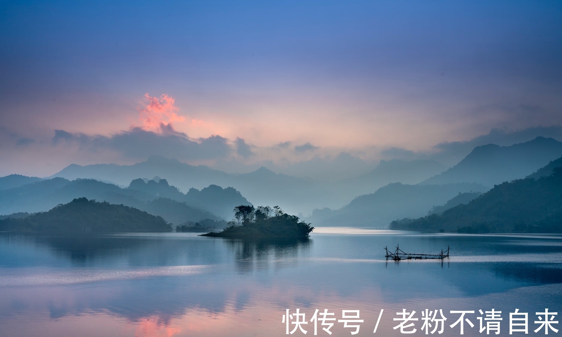 崔颢@李白黄鹤楼罢笔后意难平,仿写一首诗争高下,被认为远超崔颢