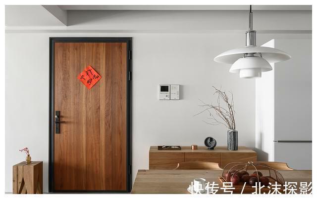私隐性|130平现代简约装修，学她家连电视墙都省了，进户就给人极度舒适