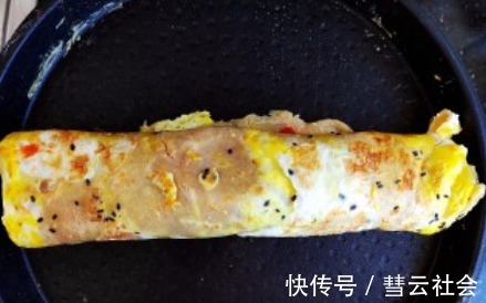 全麦粉|入伏后,这道主食记得多吃,8分钟搞定,营养饱腹又解馋,吃不腻