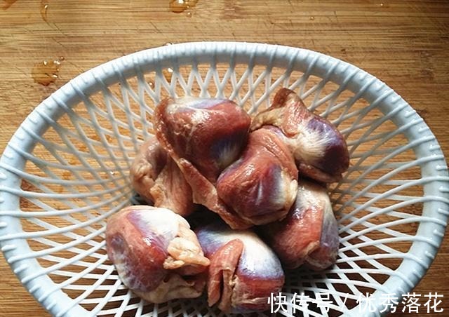 清脆|鸭肉怎么吃教你一道盐水鸭胗，清脆爽口，吃起来使人心旷神怡！