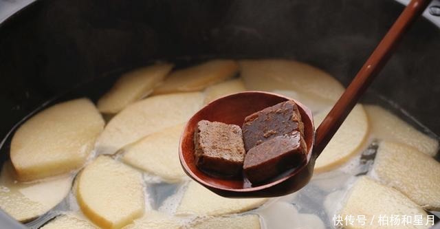 春天,把苹果和山药一起煮,我家每周喝3回,很多人不知道有啥用