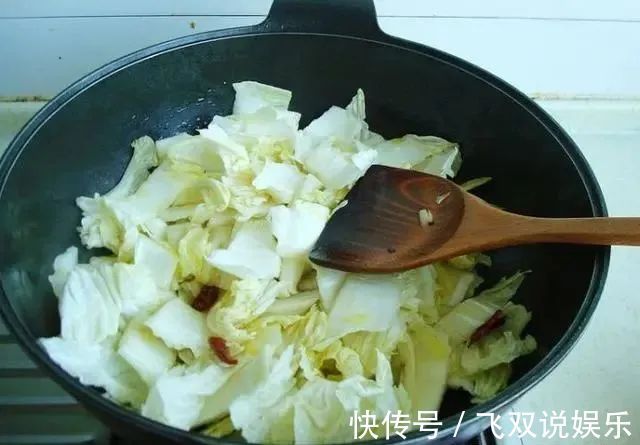 白菜炖豆腐,先炖白菜还是豆腐搞错了顺序,难怪白菜豆腐不好吃