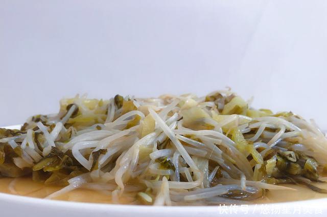 酸爽|绿豆芽和酸菜一起炒,酸爽开胃,风味独特,这也是小时候的味道