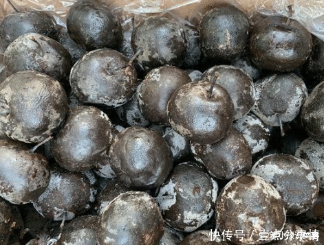 大爷|大爷摆摊卖“烂果子”,6元一斤,路人看了绕道走,识货人包圆了