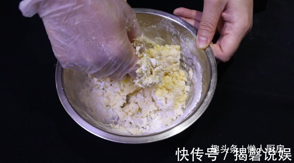 黄油|花生酱不只是调味品，配上面粉做的花生酥，一口一个吃着太香了