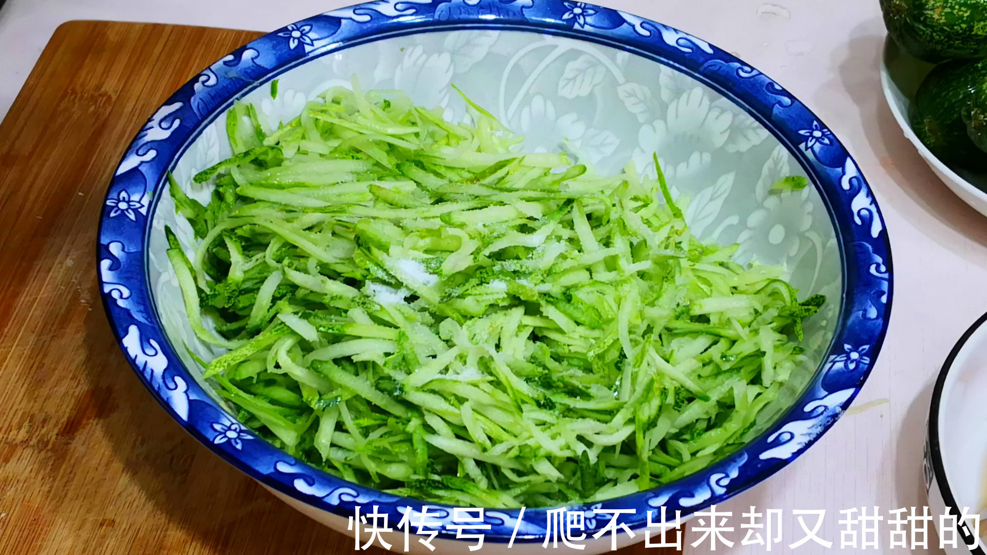 立秋吃饺子,就馋此馅,8块钱包一锅,比韭菜和芹菜都鲜,真香