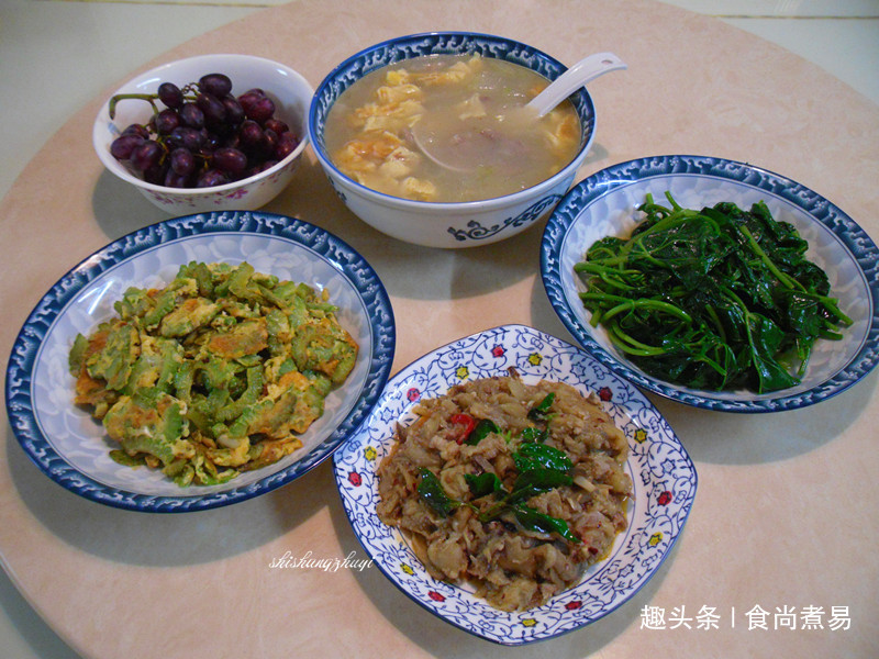 茄子|和婆婆在家吃午饭，10块钱不到做了三菜一汤，营养丰富真实惠