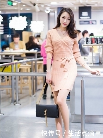 百媚千娇|妩媚街拍:高挑苗条性感迷人的小姐姐,打扮百媚千娇妖冶率直!