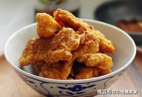 30年经验的婆婆：炸酥肉调面糊时，这3种料不能少，酥肉更香酥