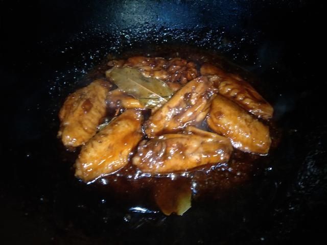 加糖|做可乐鸡翅时，到底要不要加糖？按这个好吃的做法，鸡翅香浓美味