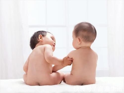 动作|1周岁以内不要再对孩子做这个动作,百害无一利