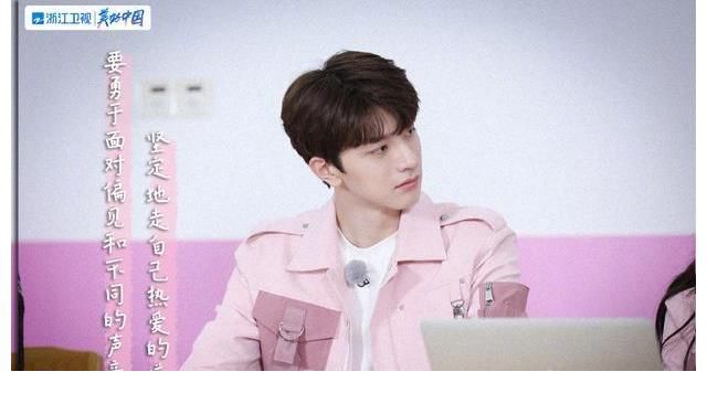 《奔跑吧》李晨連線鄧超貌似對方在錄節(jié)目，兩檔節(jié)目要夢幻聯(lián)動？