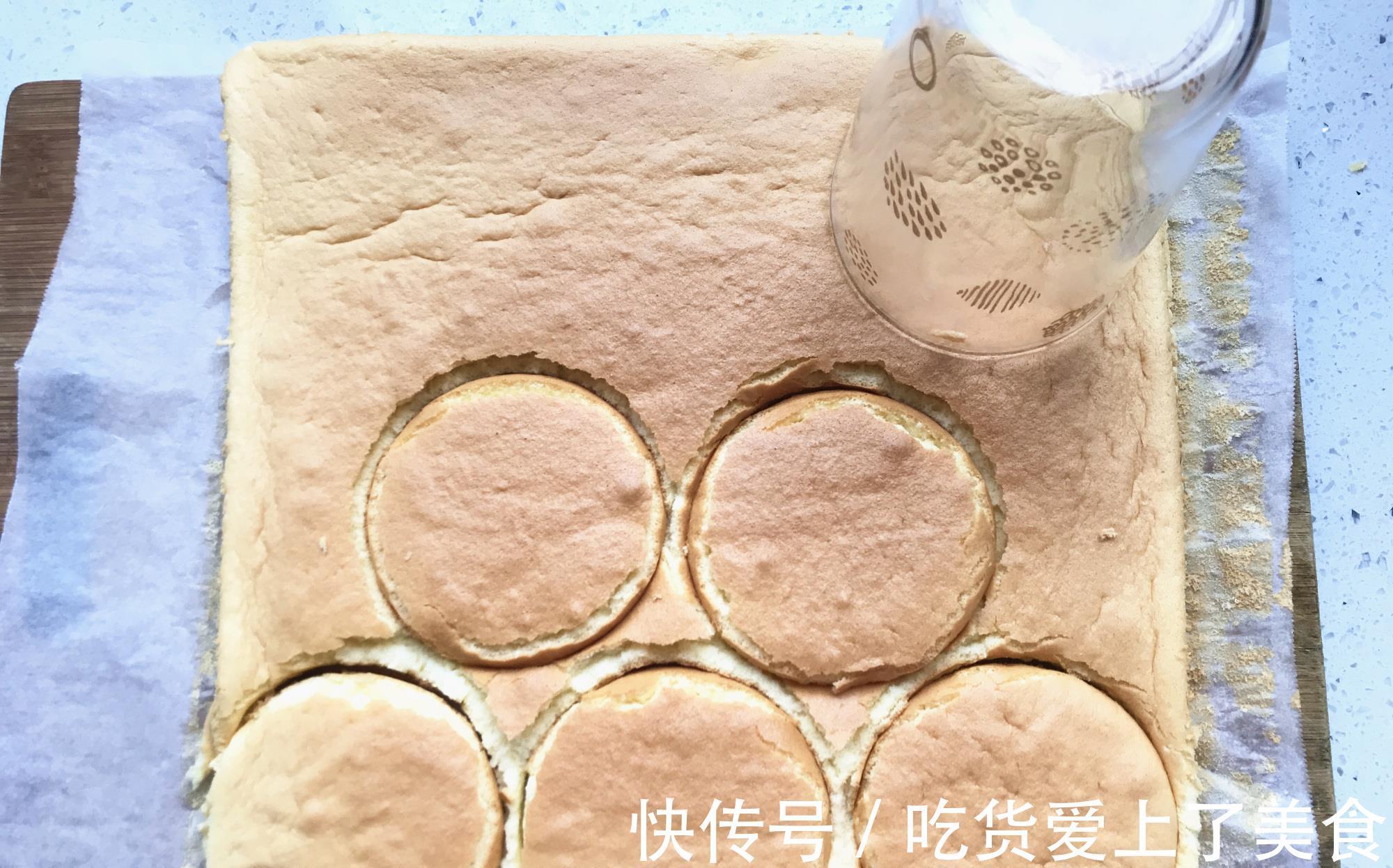 烘焙|28块钱买了一斤肉松小贝，花了8块钱自己做了2斤，真简单