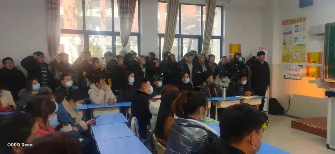 家校合力助学子成才，师生奋进待六月花开——阜南玉泉中学家长会