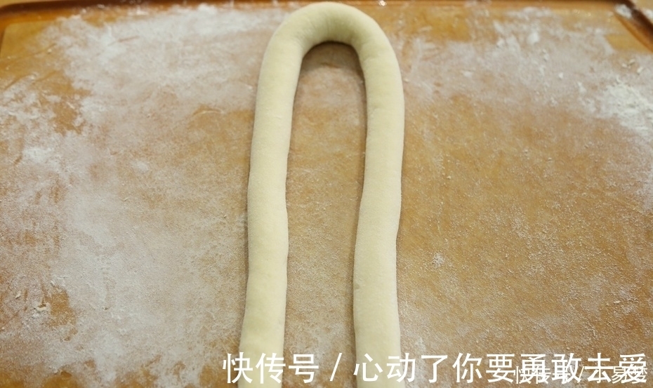 馒头吃了几十年,第一次如此做,出锅时女儿笑弯了腰,很清香蓬松