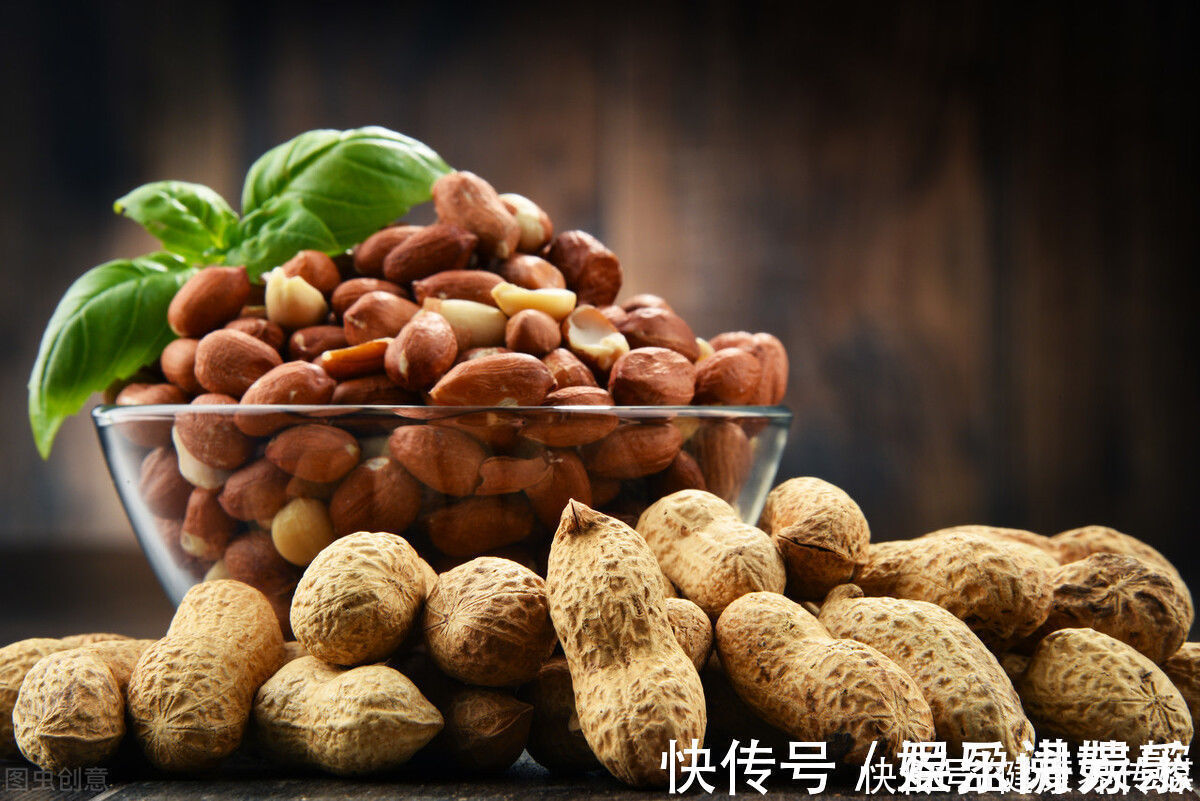 黄曲霉毒素|常吃花生对血管好处多,但4类人没这个福气,越吃越伤身