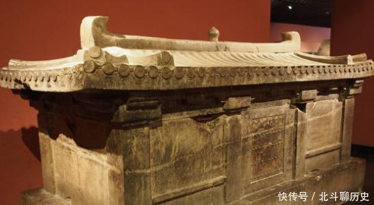 皇帝|一位9岁姑娘的墓葬，奢侈程度不输皇帝，棺椁上4个字让人倒吸冷气