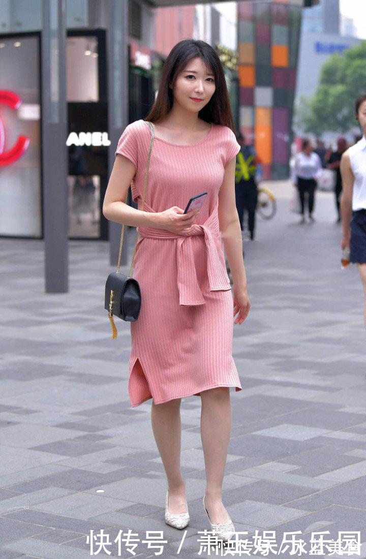 水桶|别不承认了,这就是标准的“水桶腰”,用腰带系也找不见