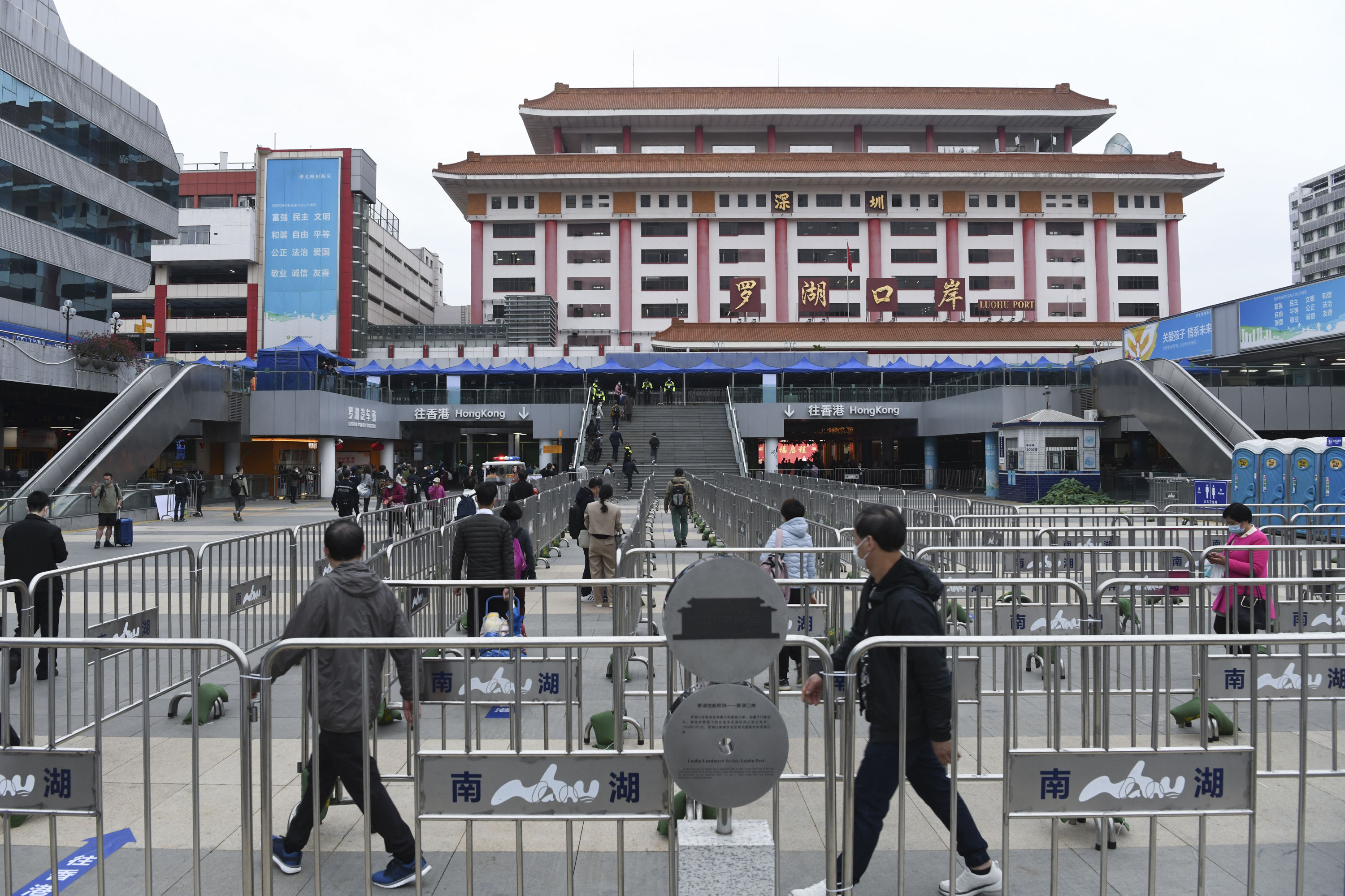 深港陆路口岸全面恢复通关