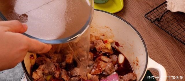 秘制红烧牛肉面,一碗端到你面前,顿时饥肠辘辘了