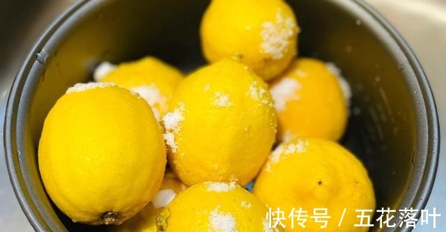 家人|每到秋季,都会熬柠檬膏给家人饮用,滋润入肺好喝,熬一锅吃一季!