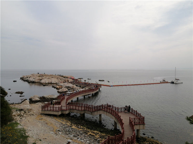 山光海色秀如画，群礁嶙峋水拍岸，海上幻境养马岛