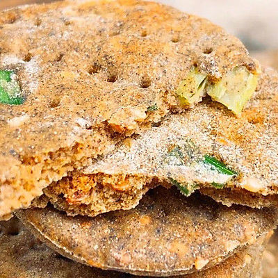 全麦葱香饼干