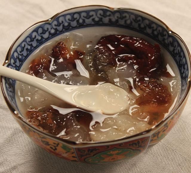 雪蛤桃胶银耳羹，多了这一步，出胶浓郁，爽滑美味，别偷懒了