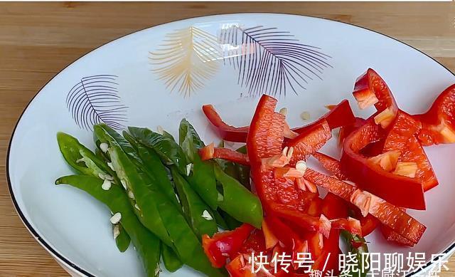 江一舟|炒丝瓜时，先放油就错了，教你饭店做法，丝瓜滑嫩不出水不发黄