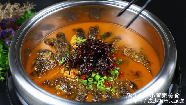 大厨|大厨教你葱香鱼火锅,做法简单,鱼肉鲜香入味,实在太好吃了