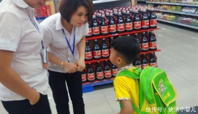 妈妈|孩子在超市偷巧克力，三位妈妈做法各异，路人态度说明好坏