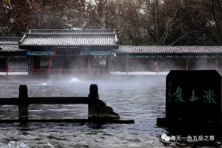 百脉泉|雪泉共舞，百脉氤氲：泉城第一场雪，百脉泉飞花穿庭，盛雪芳华