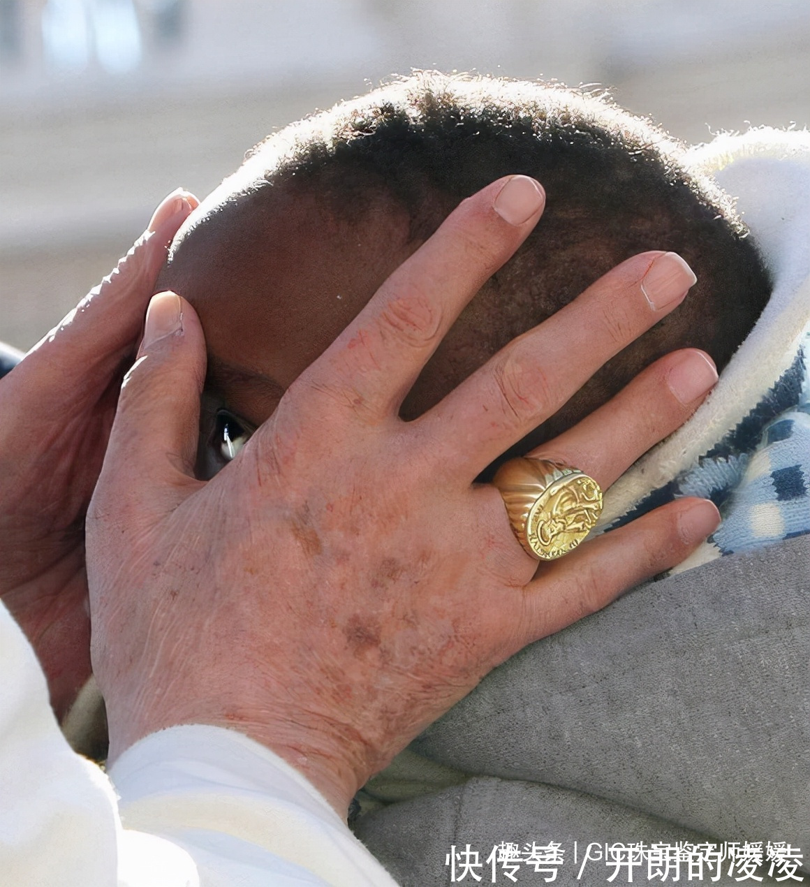 首饰 西方的古代男士为何喜欢佩戴首饰而且各有特点，只为显示这东西