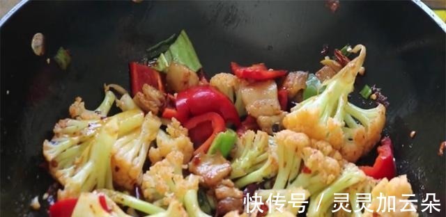 花菜好吃有诀窍，多加这一步，营养丰富又解馋，饭店都吃不到，香！