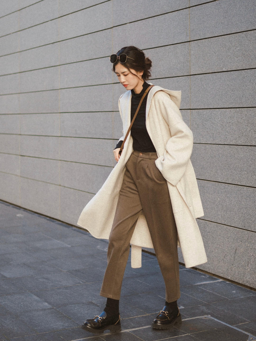 气质|女人少穿“大妈裤”,来看看4个实用九分裤搭配,演绎气质美