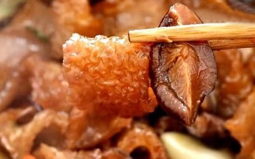 猪肉|冬天,宁可不吃猪肉,也要吃它,锅中一焖鲜嫩筋道Q弹,比吃肉香