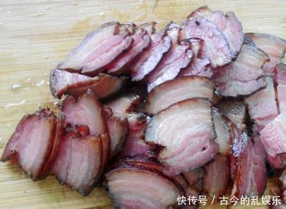 炒腊肉时,冷水泡还是上锅蒸?都错了!难怪腊肉又硬又咸不好吃