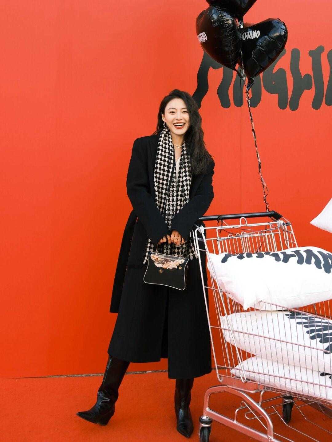 深冬|深冬穿黑色大衣才是最正确的选择,低调简约又有格调,安全感满满