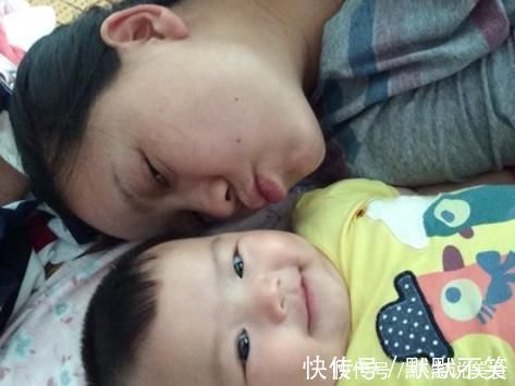 感情|宝宝跟宝妈的感情有多深？睡姿就能看出来，3种中一个就很幸福