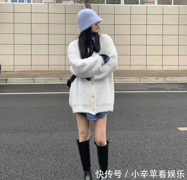 人手一件的“针织开衫”,早春试试这样搭配,很温柔又好看