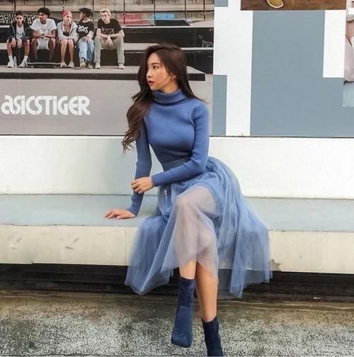 美女模特：淑女修身网纱连衣裙，真的仙气四溢