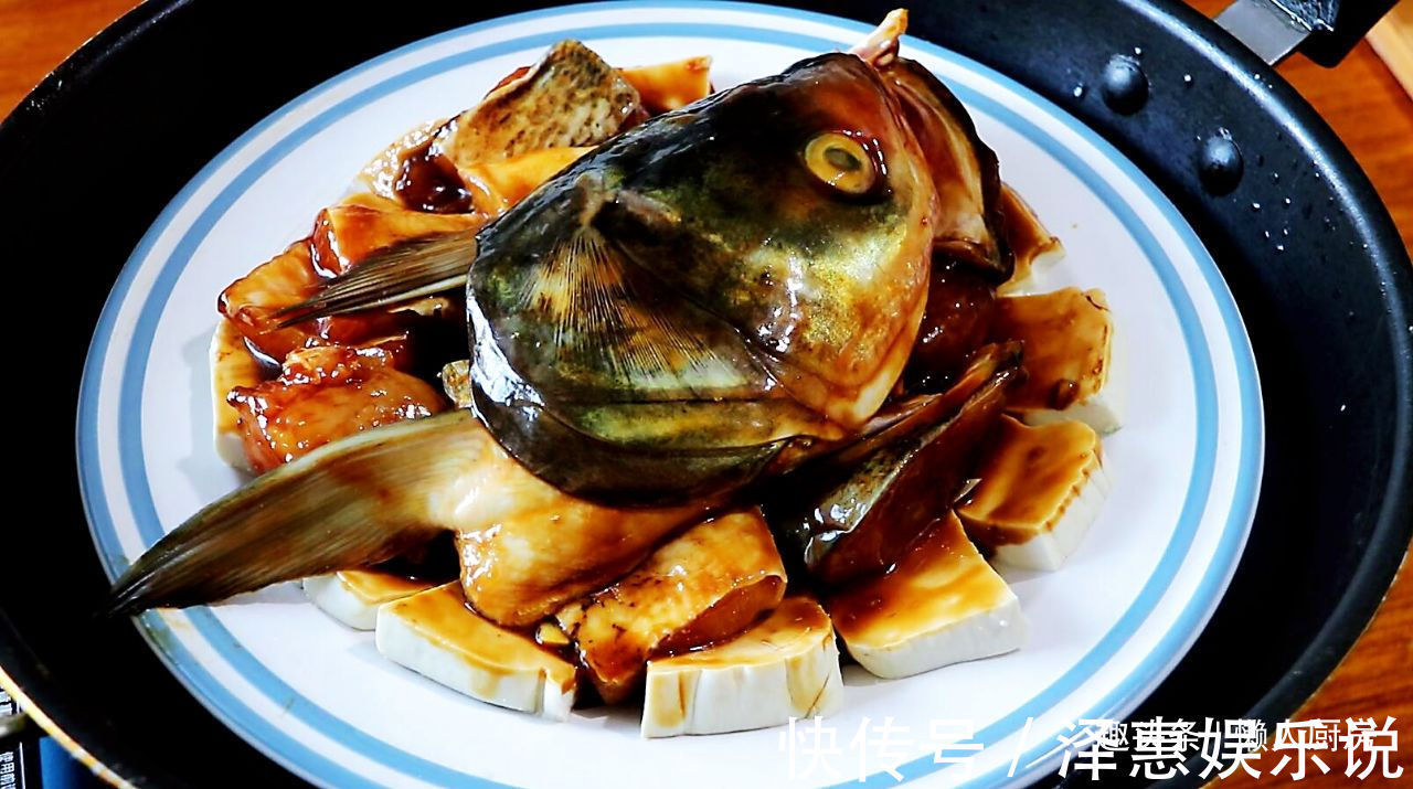 这是豆腐鱼头的快手做法,豆腐不油煎,鱼头不红烧,蒸一下就好了