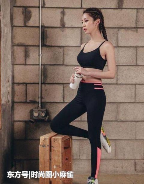  得体|街拍秀气可爱的小姐姐，得体的打底裤穿搭，很显时尚魅力