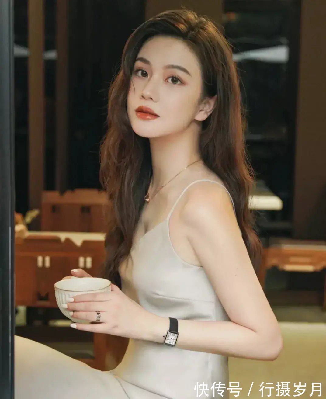 宁静#坐在窗前,品一壶沉浮的人生